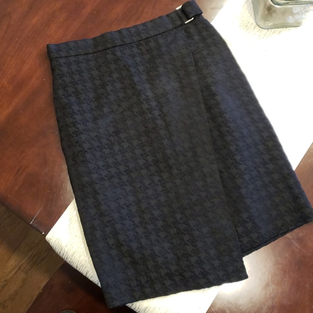 Houndstooth assymetrical black skirt